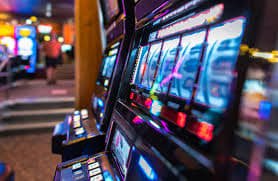 Pengguna Indonesia mengakses Live Casino 5000toto melalui smartphone dengan nyaman